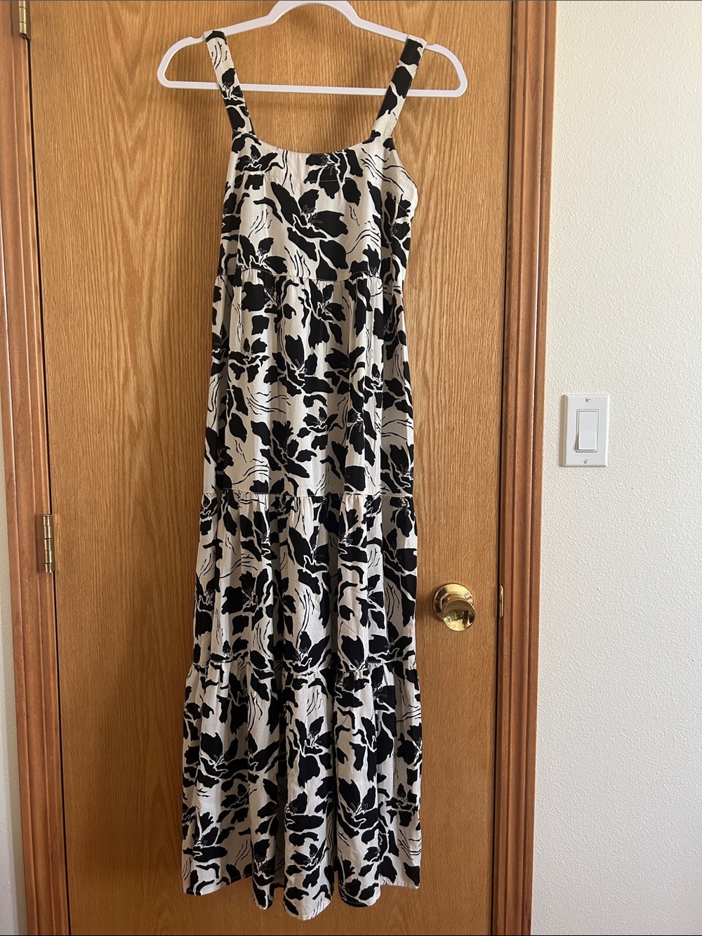 The Drop - Black & White Floral Tiered Maxi Sundress